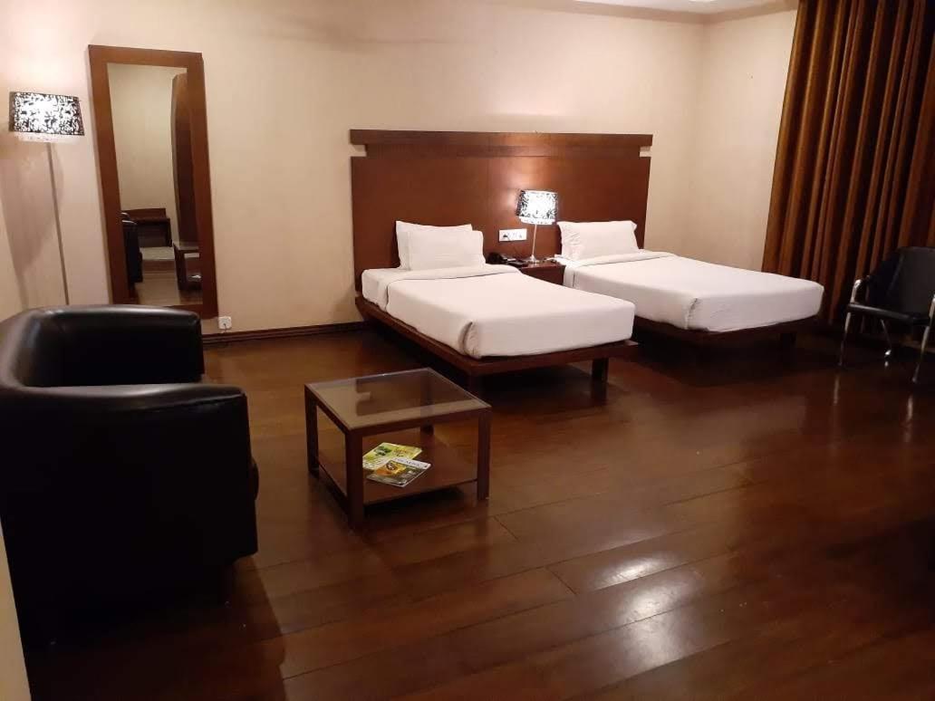 Hotel Md'S Continental Jorhat Luaran gambar